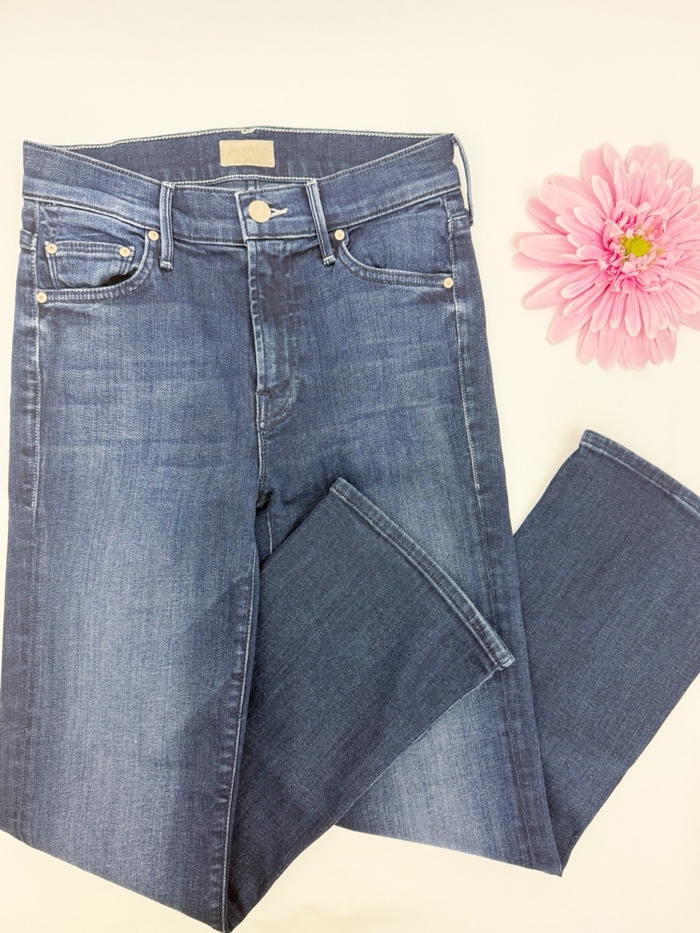 Mother Denim The Outsider Crop Flare Jeans: Two Strangers Ride On The Subway - Picture 6 of 16